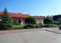 Szkoła Podstawowa w Wólce Sokołowskiej - widok z przodu