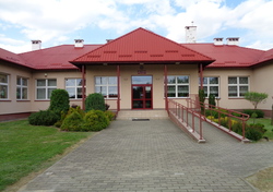 Szkoła Podstawowa w Wólce Sokołowskiej - widok z przodu