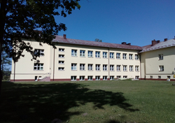 Szkoła Podstawowa w Turzy - widok z tyłu