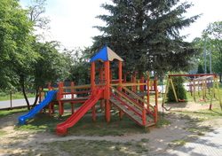 Szkoła Podstawowa w Trzebusce - plac zabaw
