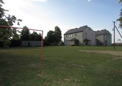 Szkoła Podstawowa Nr 2 w Trzebosi - boisko sportowe